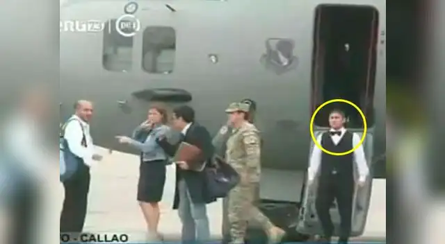 Lo atendieron y le dieron de comer en el avión Lo atendieron y le dieron de comer en el avión