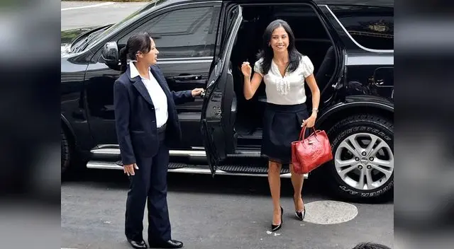 Esposa de Ollanta Humala llegó a comisión Belaunde Lossio en congreso. Esposa de Ollanta Humala llegó a comisión Belaunde Lossio en congreso.