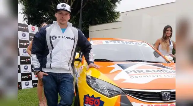 Combatiente descartó romance con bella modelo. Combatiente descartó romance con bella modelo.