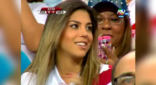 Alondra alienta a Paolo desde la tribuna Alondra alienta a Paolo desde la tribuna