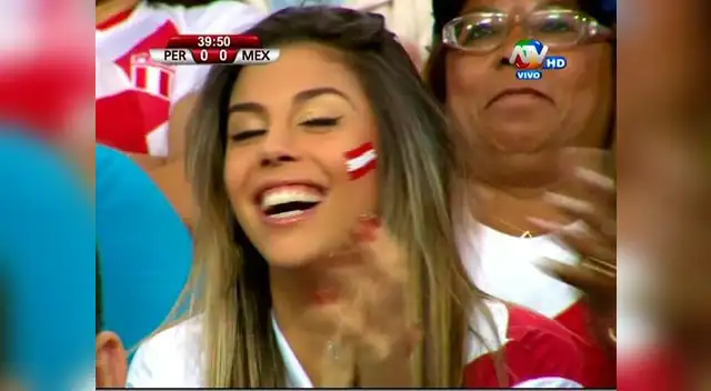 Alondra alienta a Paolo desde la tribuna Alondra alienta a Paolo desde la tribuna