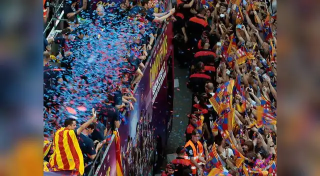 Hinchas y jugadores se unen para festejar la hazaña