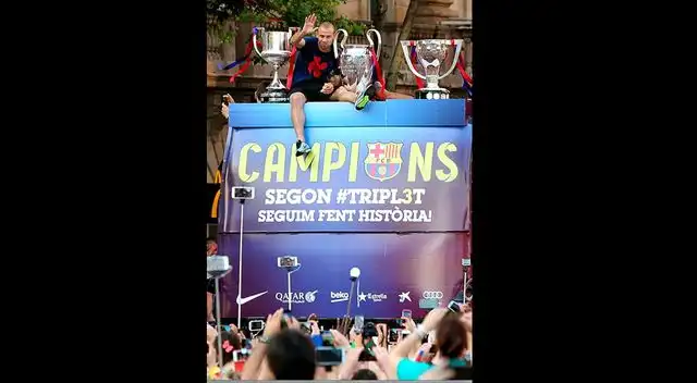 Hinchas y jugadores se unen para festejar la hazaña