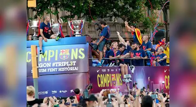 Hinchas y jugadores se unen para festejar la hazaña