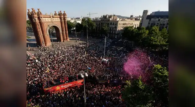 Las calles de la ciudad de Barcelona fueron tomadas por la afición