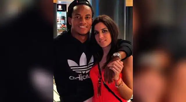 Culebra y su novia española disfrutan de su amor. Culebra y su novia española disfrutan de su amor.