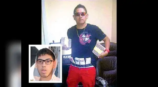 Otra foto de Tony Montana donde hace gala de todo el dinero que manejaba