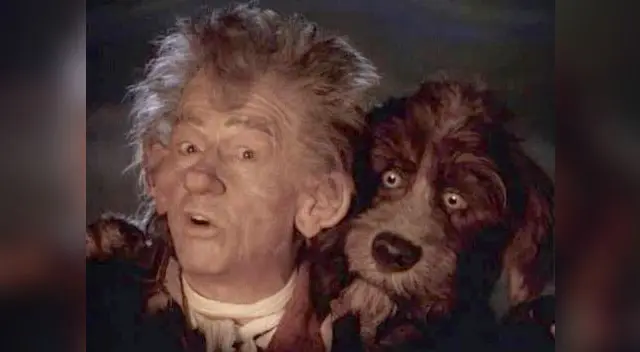 John Hurt en su papel como el Cuentacuentos o el Narrador de Cuentos.