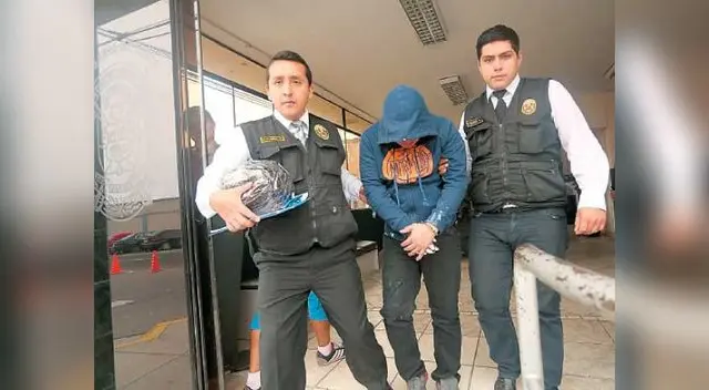 Detenido fue trasladado a la comisaría del sector. Detenido fue trasladado a la comisaría del sector.