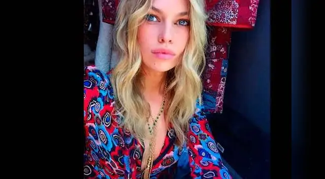 Miley Cyrus y la modelo Stella Maxwell. 