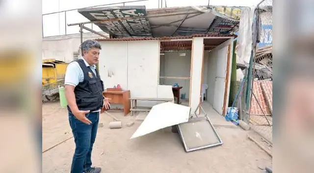 La policía estaba cerca y no hizo nada para evitar el robo