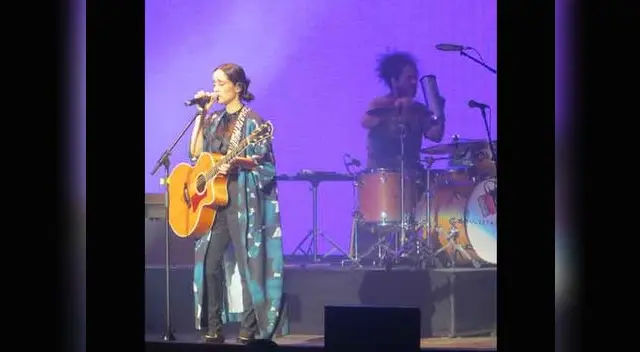 El público no dejaba de ovacionarla El público no dejaba de ovacionarla