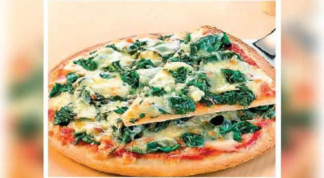 El secreto del chef: Otra opción para hacer una pizza con esta misma receta es cocinar con espinaca El secreto del chef: Otra opción para hacer una pizza con esta misma receta es cocinar con espinaca