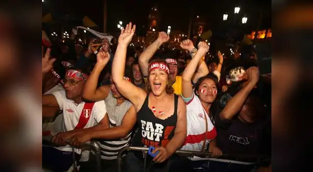 Hinchas llenos de euforia Hinchas llenos de euforia