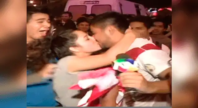 Así lo sorprendió al reportero y a los curiosos del lugar