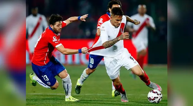 Bicolor juega con un hombre menos. Zambrano vio la roja Bicolor juega con un hombre menos. Zambrano vio la roja