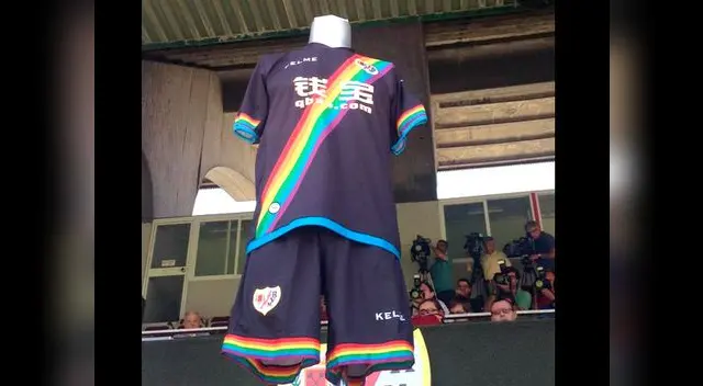 Cada color que conforma la franja representa una causa