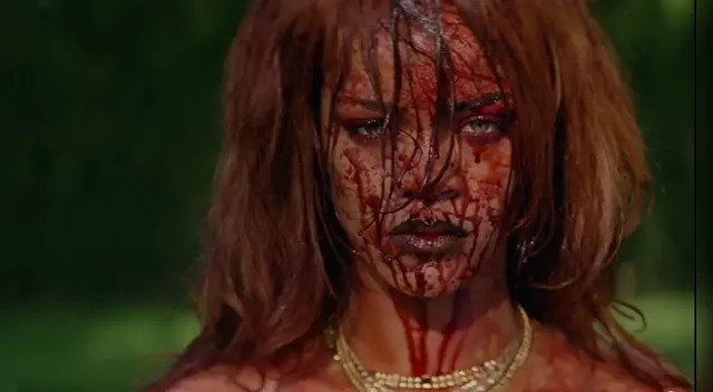 Mira el lado más sangriento de la cantante Mira el lado más sangriento de la cantante