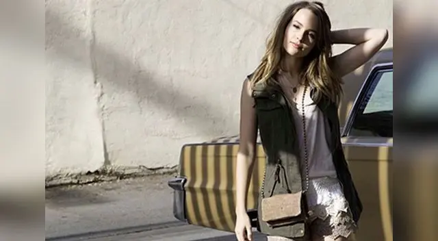 Bridgit Mendler. 