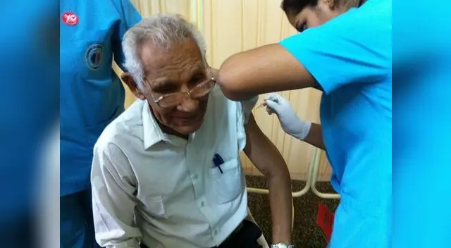 Se vacunaron a 300 adultos mayores del Centro de Atención Residencial 'Canevaro' Se vacunaron a 300 adultos mayores del Centro de Atención Residencial 'Canevaro'