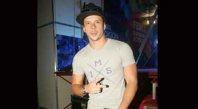 Le llegan besos de Ale con chileno Pancho. Le llegan besos de Ale con chileno Pancho.