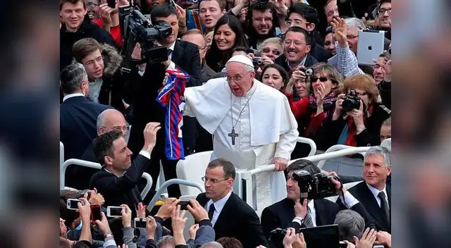 El detalle fue colocado por los fabricantes de la carrocería, un todo terreno sin blindaje.