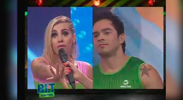 Paula Ávila encara a André Castañeda. 