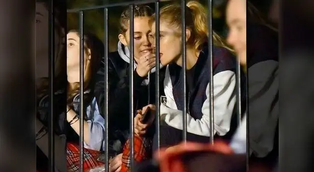 La pareja tien casi un mes de relación La pareja tien casi un mes de relación