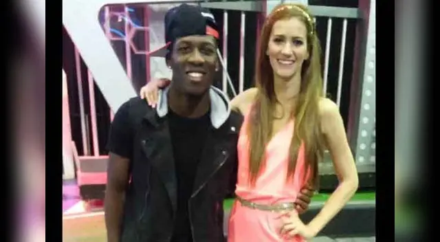 Futbolista posó feliz con modelo argentina. Futbolista posó feliz con modelo argentina.