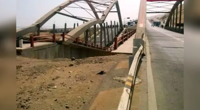 Pobladores ahora deben pasar a pie, arriesgando su integridad.