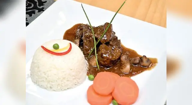 El secreto del chef: Para que la ternera te quede más sabrosa colócala en una bandeja y échale por encima ajo.