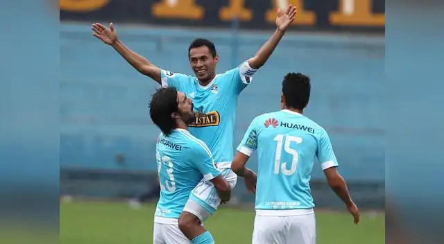 Por todo lo alto. Lobatón celebró así su conquista en un partido complicado Por todo lo alto. Lobatón celebró así su conquista en un partido complicado
