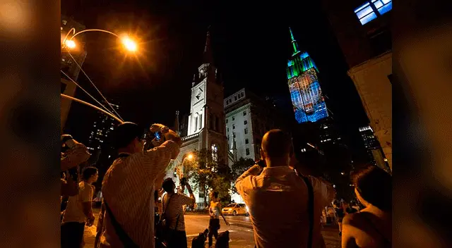 El show dejó impactado a los transeúntes. El show dejó impactado a los transeúntes.