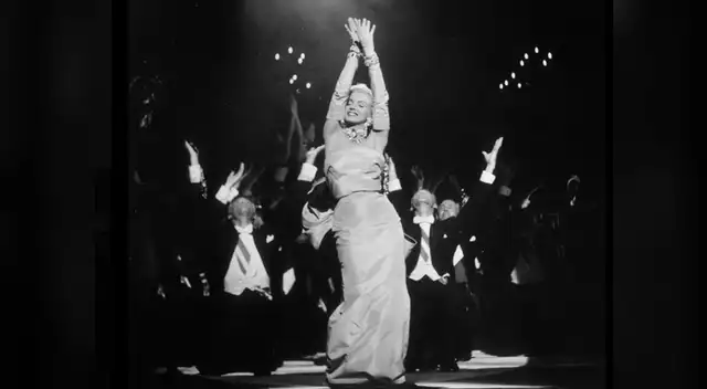 La rubia interpretó en el musical Diamonds are a girl's best friend La rubia interpretó en el musical Diamonds are a girl's best friend