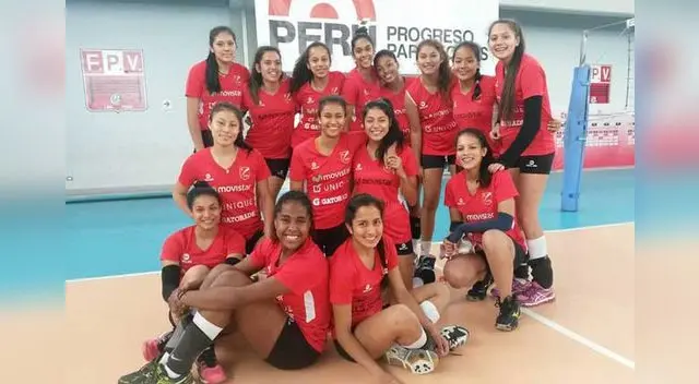 Las propias matadorcitas salieron a las calles a repartir volantes e invitar a los hinchas al Dibós. Las propias matadorcitas salieron a las calles a repartir volantes e invitar a los hinchas al Dibós.