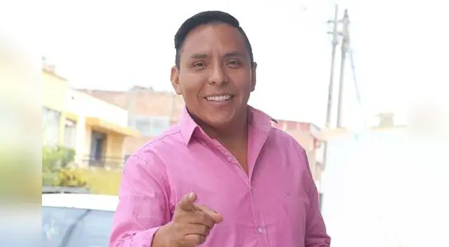 Da la hora en su carpa. Da la hora en su carpa.