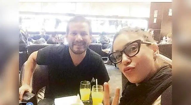 Vengadora goza con Miguelón. Vengadora goza con Miguelón.