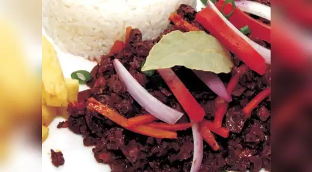 El secreto del chef: Mezclar con las papas fritas y servir acompañado de arroz graneado.