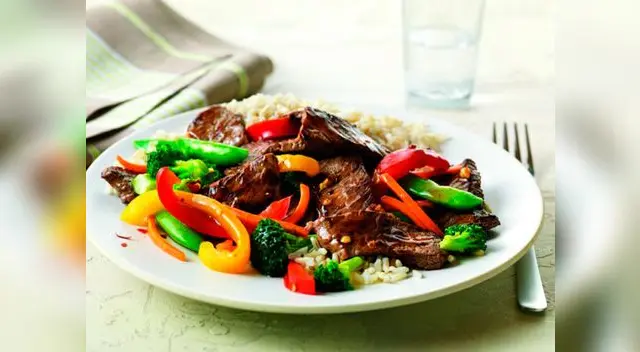 El secreto del chef: Antes de freír las papas deberás lavarlas con agua fría, esto removerá el exceso de almidón