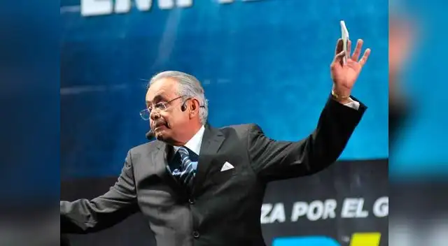 Cornejo ha escrito una diversidad de libros y ha sido traducido a múltiples idiomas, al ser considerado uno de los mejores conferencistas de América Latina.