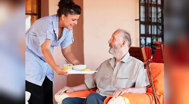 Reducir la sal para evitar retención de líquidos y subida en la presión arterial.