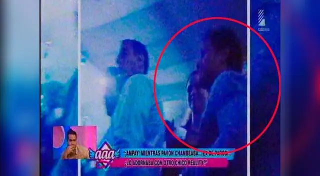 Doménica coquetea con André. 