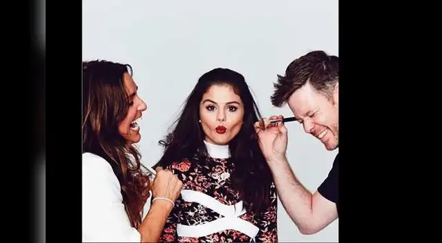 Selena Gómez recibe obsequio de Justin Bieber. 