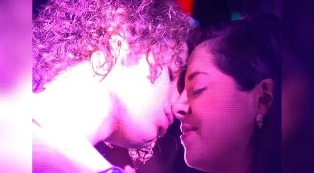 Protagonizan encendidas escenas. Protagonizan encendidas escenas.