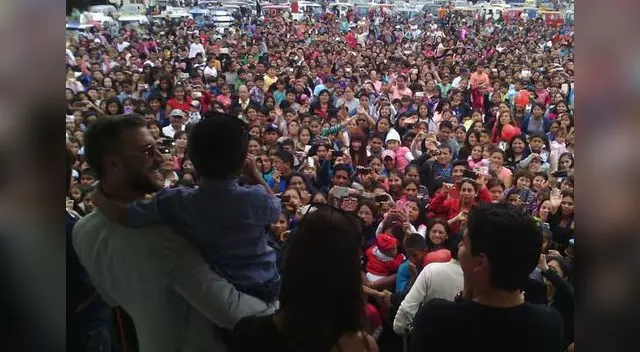 Firma de autógrafos. Firma de autógrafos.