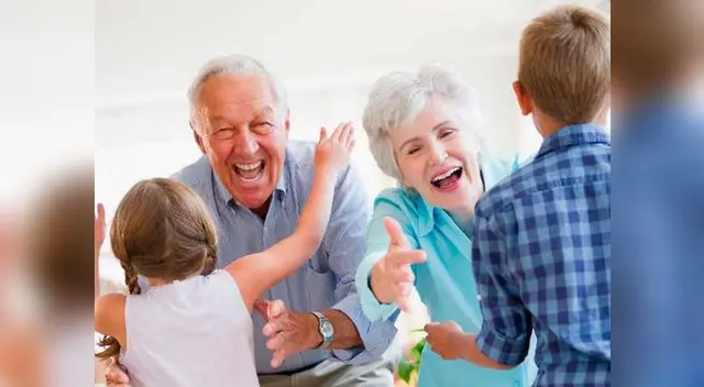 Toma nota: Los abuelitos pueden ayudar a supervisar las tareas de los nietos, mas no hacerlas. Deben expresar su opinión en temas de la casa.