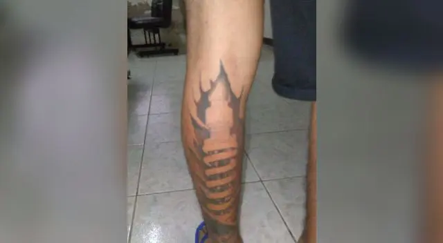 Gerald Oropeza y su tatuaje. Gerald Oropeza y su tatuaje.