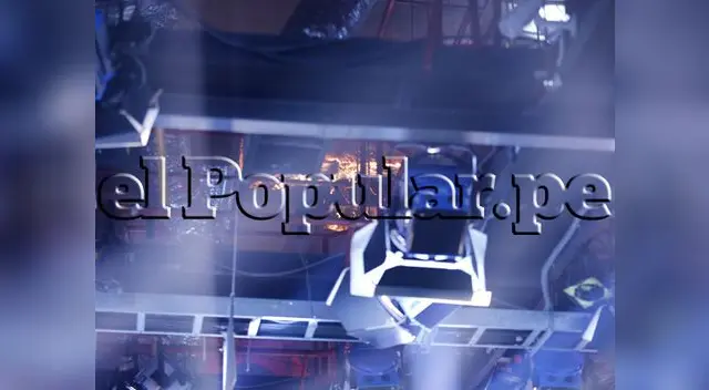 La explosión de fuegos pirotécnicos desató el fuego en la parrilla de luces