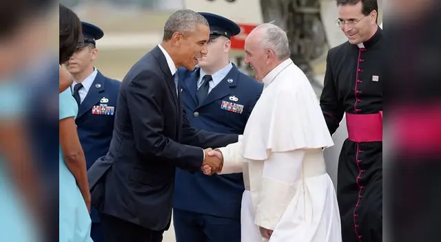 Obama y el papa se saludaron con un largo apretón de manos