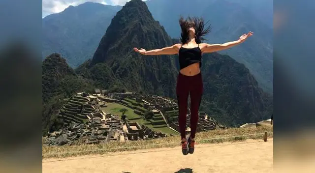 Cantante estadounidense se cargó de energía en una de las siete maravillas del mundo. Cantante estadounidense se cargó de energía en una de las siete maravillas del mundo.